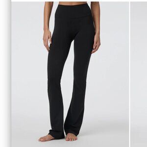 Vuori AllTheFeels Slim Flare Pants – Short, Size M, Excellent Condition